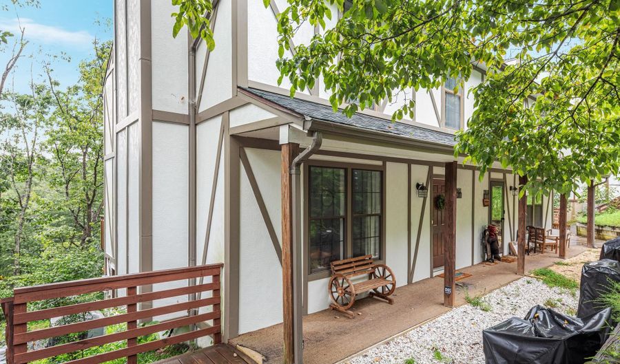 475 KING St 13A, Basye, VA 22810 - 4 Beds, 5 Bath