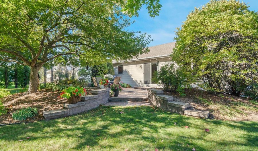 W6063 STRAWFLOWER Drive, Appleton, WI 54915 - 3 Beds, 3 Bath