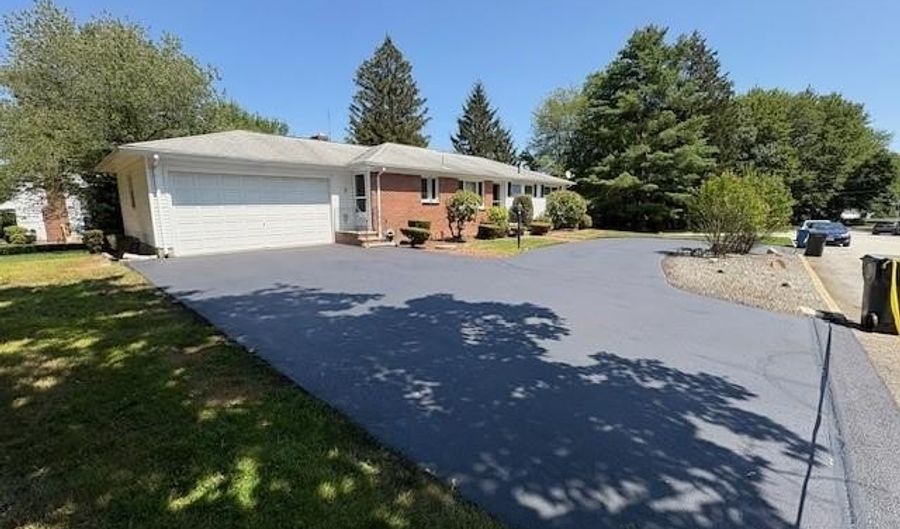2 Honeysuckle Dr, Cranston, RI 02921 - 4 Beds, 3 Bath