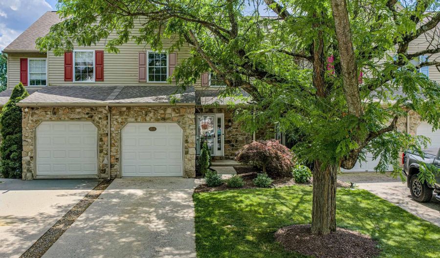 1658 PINEWIND Dr, Alburtis, PA 18011 - 3 Beds, 4 Bath