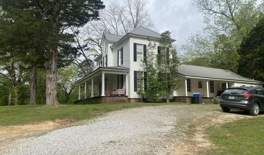 407 W Main St, Blue Mountain, MS 38610 - 5 Beds, 3 Bath