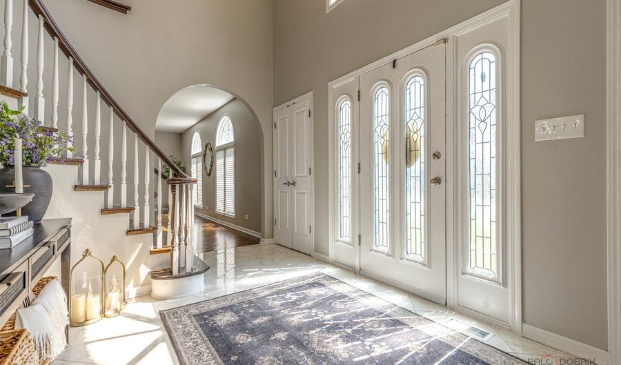 1801 N Dover Ct, Arlington Heights, IL 60004 - 4 Beds, 5 Bath