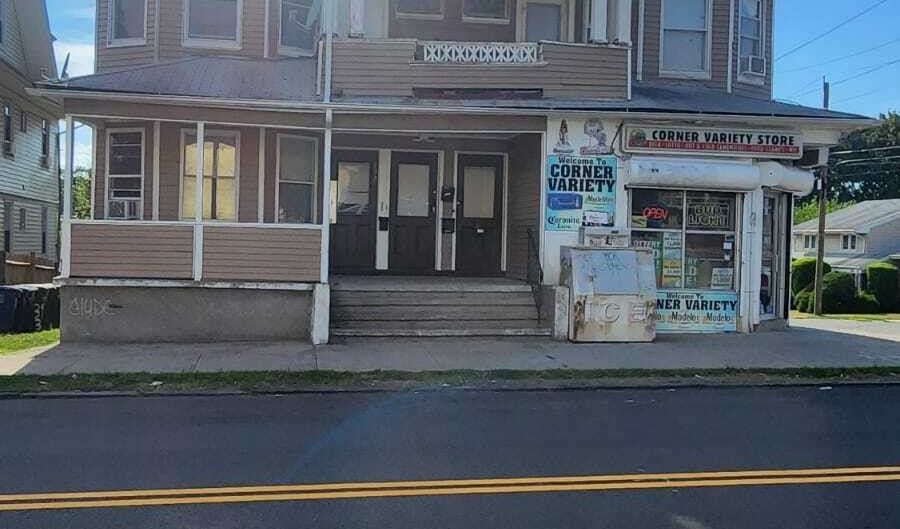 339 Wayne St 2nd Fl., Bridgeport, CT 06606 - 3 Beds, 1 Bath
