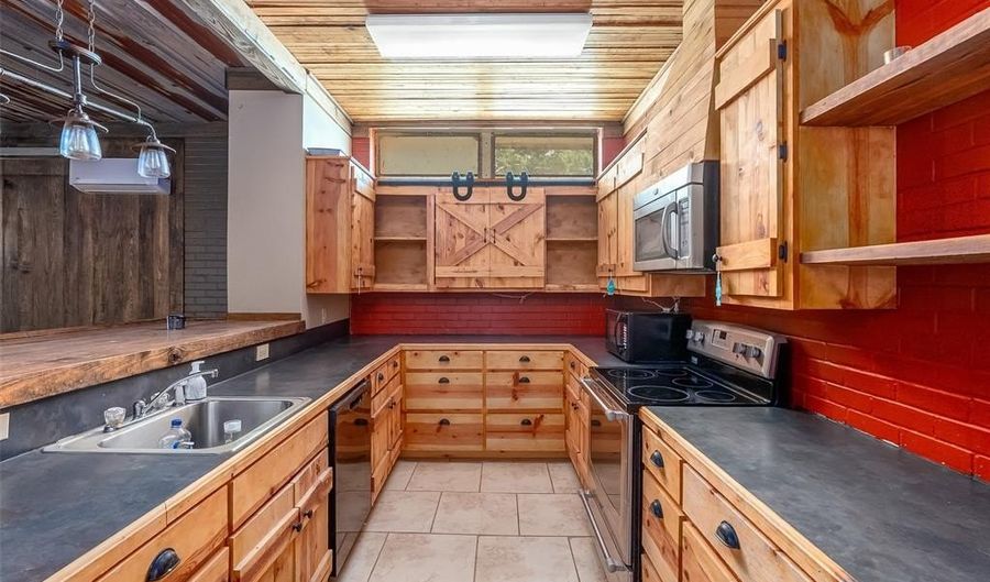 15520 Highway 9, Athens, LA 71003 - 10 Beds, 7 Bath