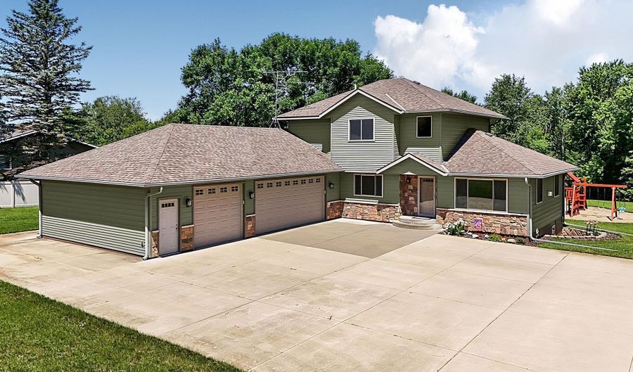 37785 Sunnyfield Cir, Avon, MN 56310 - 4 Beds, 3 Bath