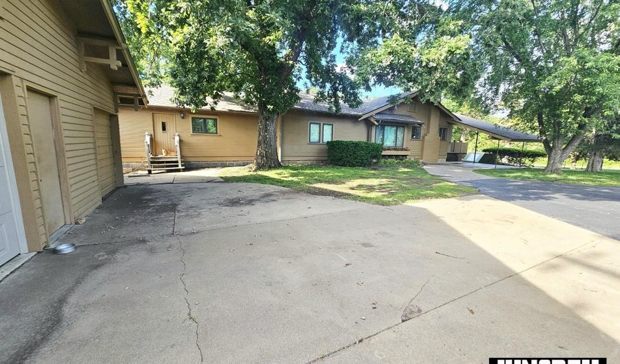 9178 SE 72nd Ter, Baxter Springs, KS 66713 - 4 Beds, 3 Bath