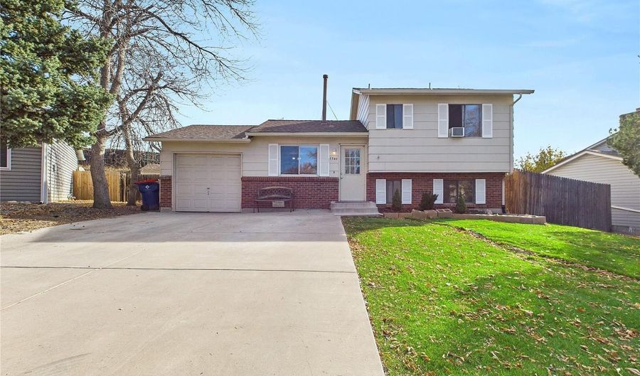 1740 S Ouray Ct, Aurora, CO 80017 - 3 Beds, 2 Bath