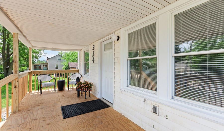 924 Oak St, Adrian, MI 49221 - 3 Beds, 1 Bath