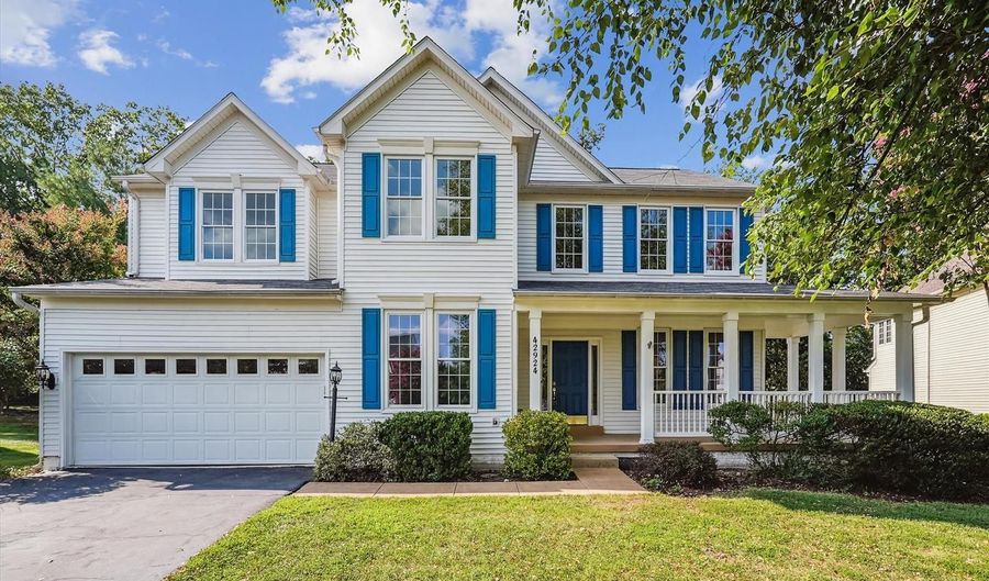 42924 MAPLEGROVE Ct, Ashburn, VA 20147 - 5 Beds, 4 Bath