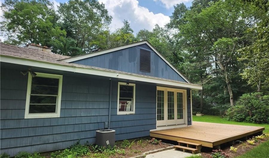 35 Sylvan St, Avon, CT 06001 - 3 Beds, 2 Bath