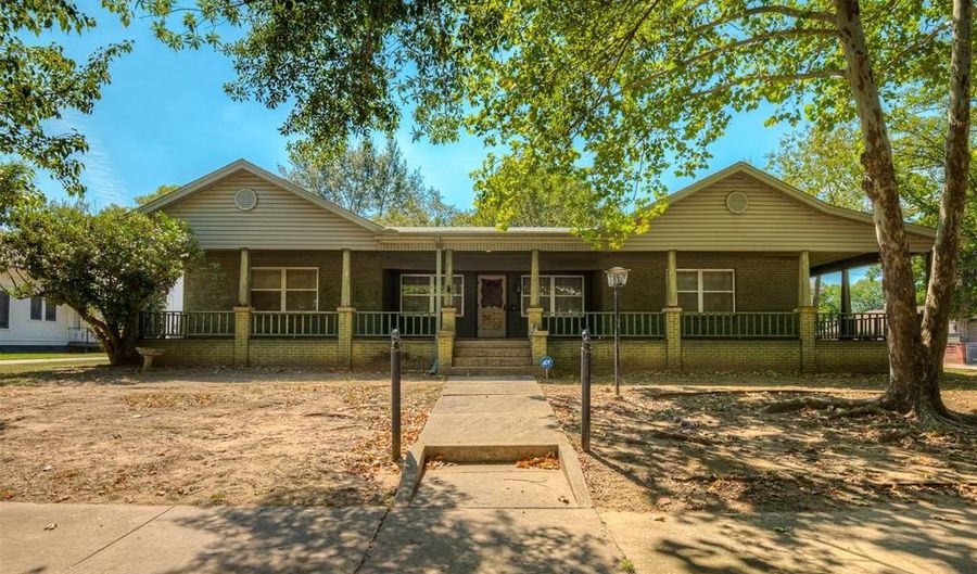 822 Stanley Ave, Ardmore, OK 73401 - 4 Beds, 3 Bath