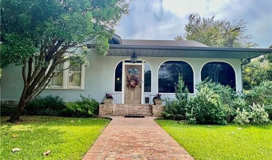 2501 MARYE St, Alexandria, LA 71301 - 2 Beds, 2 Bath