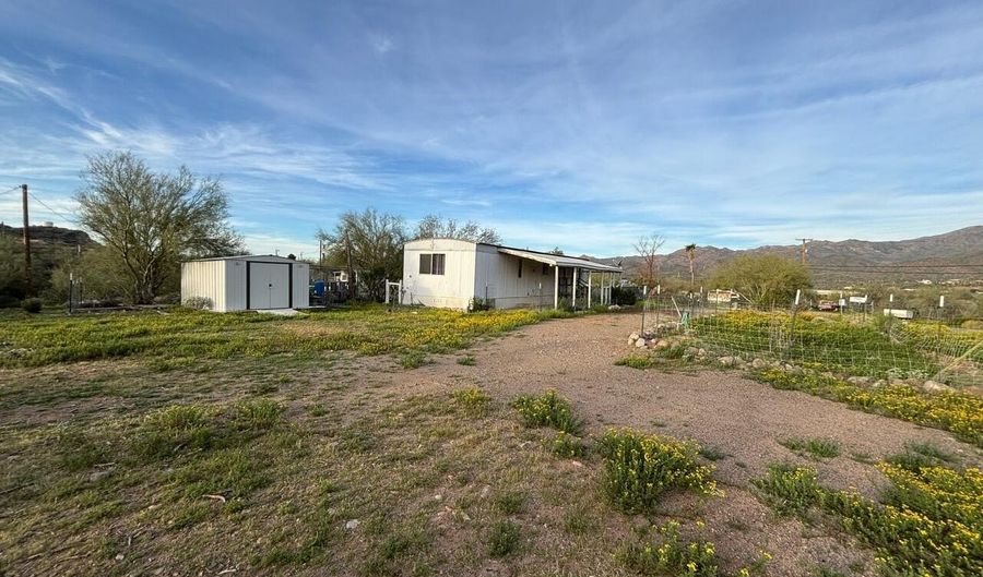 19825 E IRONWOOD Rd, Black Canyon City, AZ 85324 - 1 Beds, 1 Bath