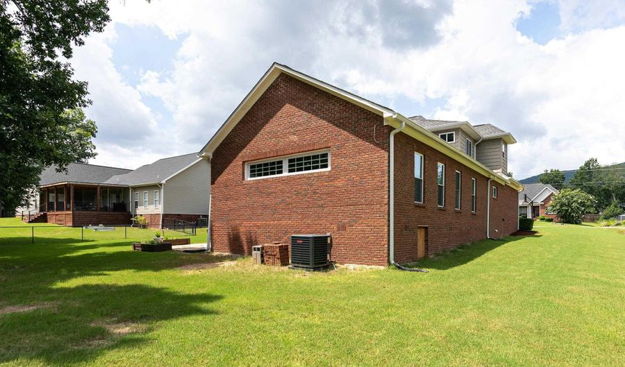 43 FAULKNER Dr, Anniston, AL 36207 - 4 Beds, 4 Bath