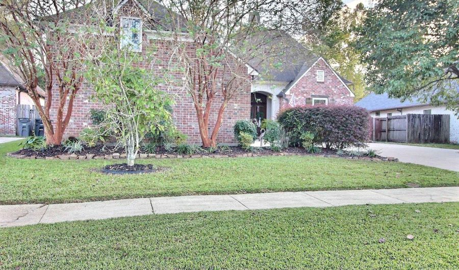 15504 Streamwood Ct, Baton Rouge, LA 70816 - 3 Beds, 2 Bath