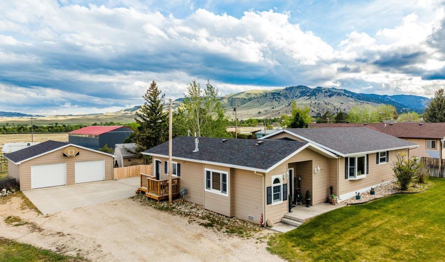 2851 W 2nd Ave, Buffalo, WY 82834 - 3 Beds, 3 Bath