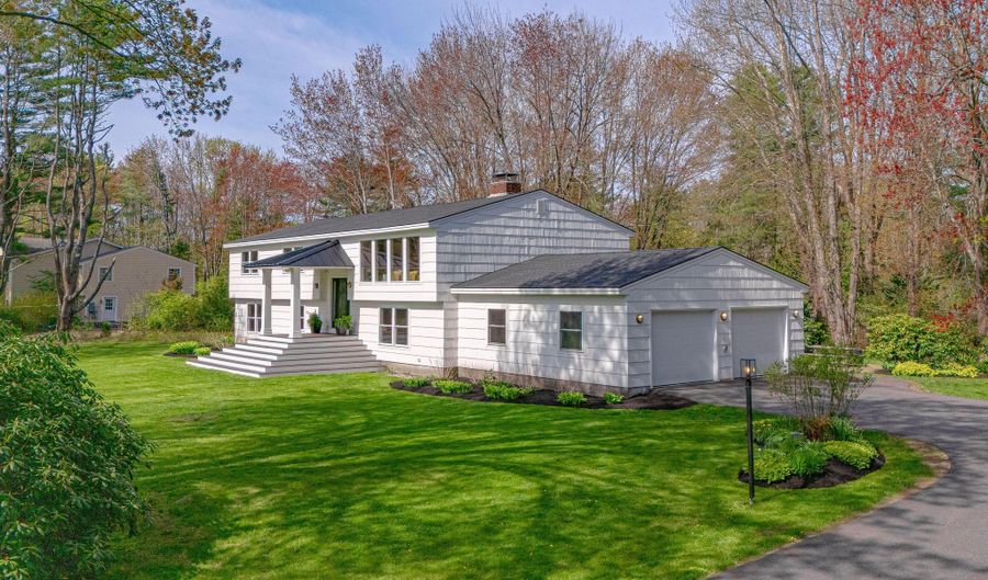 56 Carroll St, Falmouth, ME 04105 - 4 Beds, 3 Bath