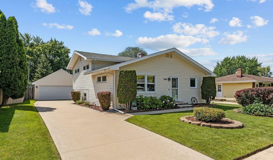 2607 S FOUNTAIN Ave, Appleton, WI 54914 - 4 Beds, 2 Bath
