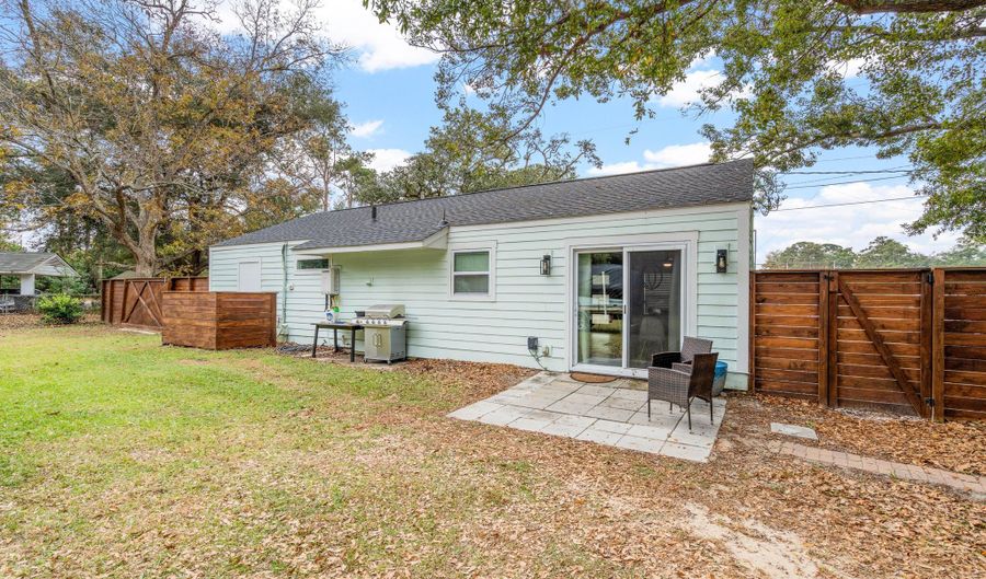 2703 Jones Ave, Beaufort, SC 29902 - 2 Beds, 2 Bath