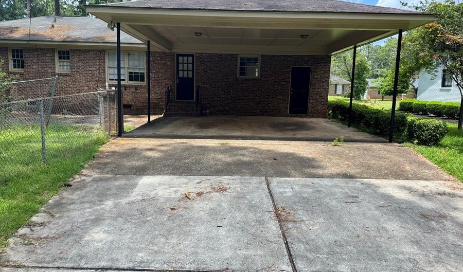 2714 Pine Manor Ln, Albany, GA 31721 - 3 Beds, 2 Bath