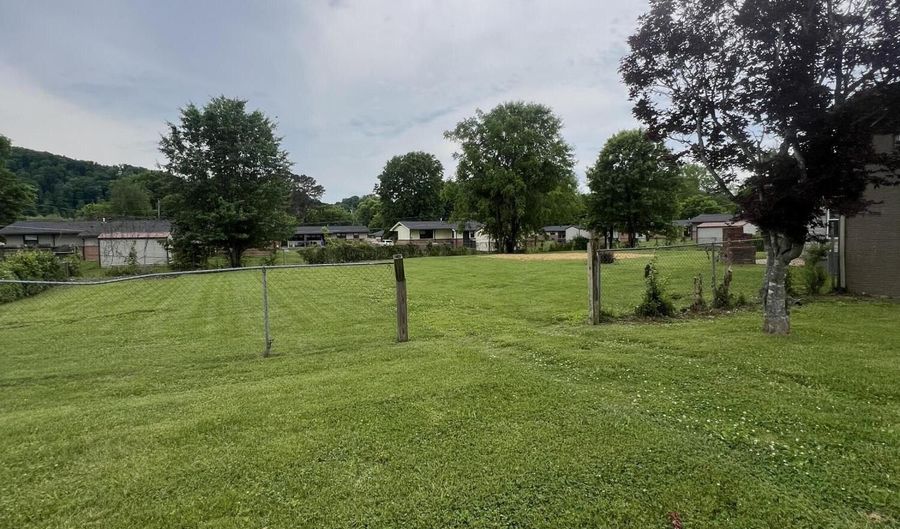 825 N Main St, Barbourville, KY 40906 - 4 Beds, 2 Bath