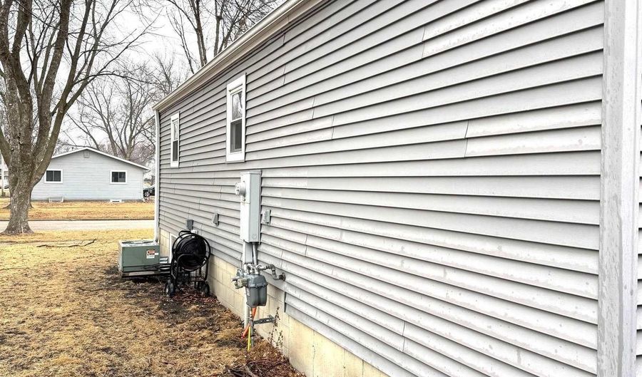 121 N Woodworth St, Algona, IA 50511 - 3 Beds, 3 Bath