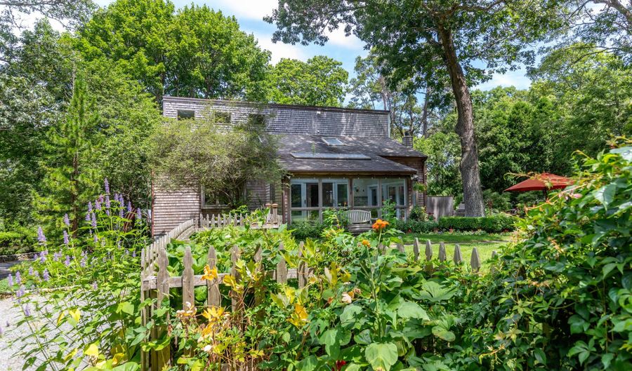 29 Sturgis Ln, Barnstable, MA 02630 - 3 Beds, 3 Bath