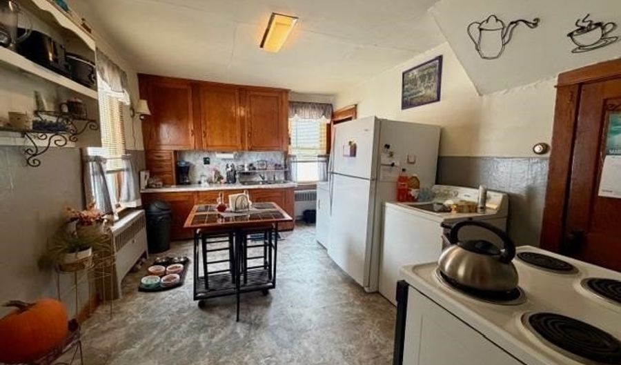 302 Grafton St, Berlin, NH 03570 - 4 Beds, 1 Bath