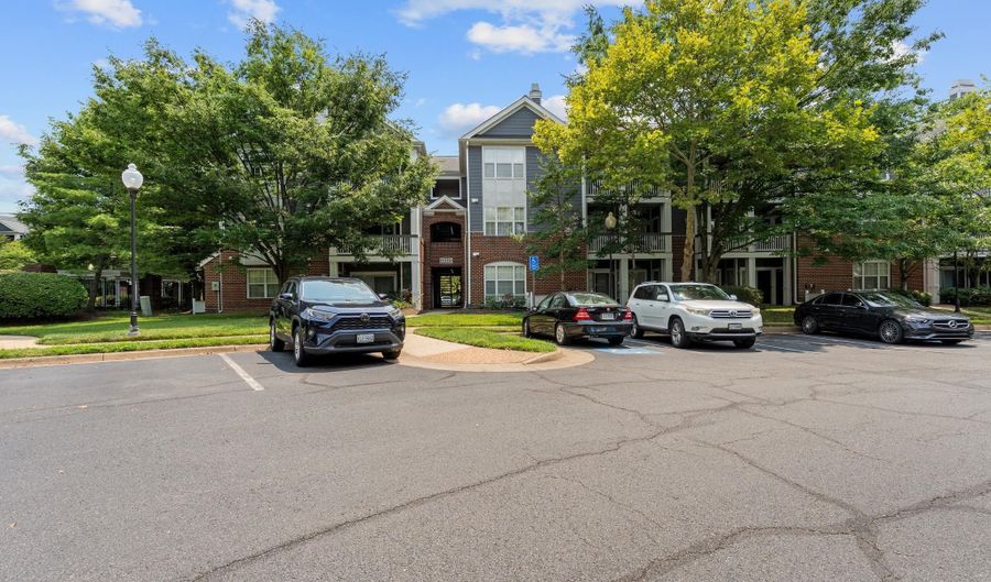 20322 BEECHWOOD Ter 202, Ashburn, VA 20147 - 2 Beds, 2 Bath