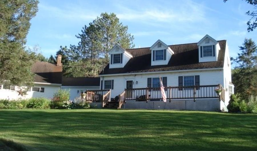 26 Russell Rd, Colebrook, NH 03576 - 5 Beds, 2 Bath
