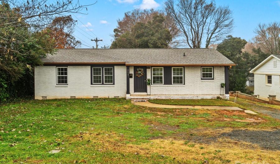 2627 Old N Sharon Amity Rd, Charlotte, NC 28205 - 3 Beds, 2 Bath