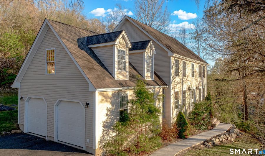 110 Oakwood Cir, Bristol, CT 06010 - 4 Beds, 3 Bath