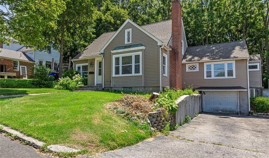 9 Country Pkwy, North Providence, RI 02911 - 4 Beds, 2 Bath