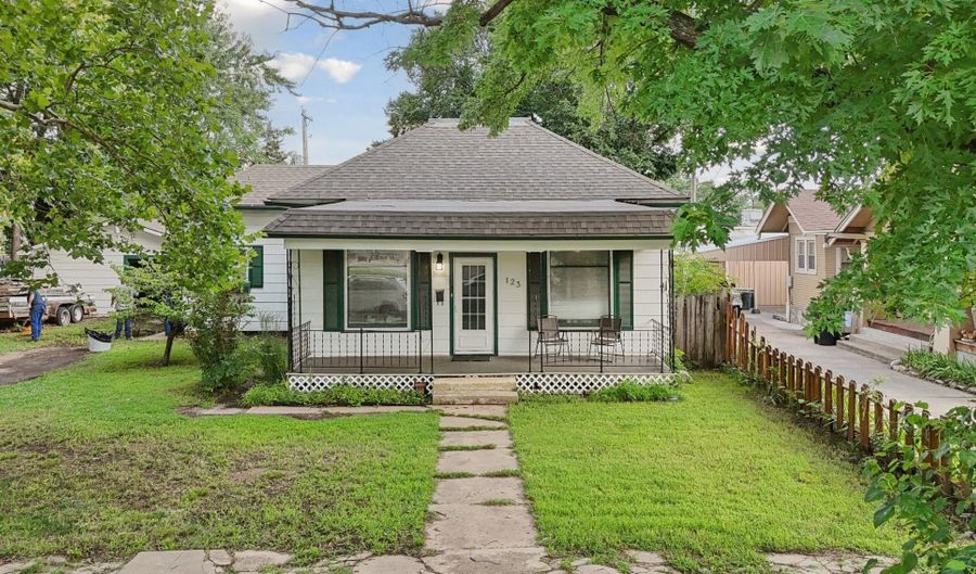 123 E Main, Augusta, KS 67010 - 3 Beds, 2 Bath