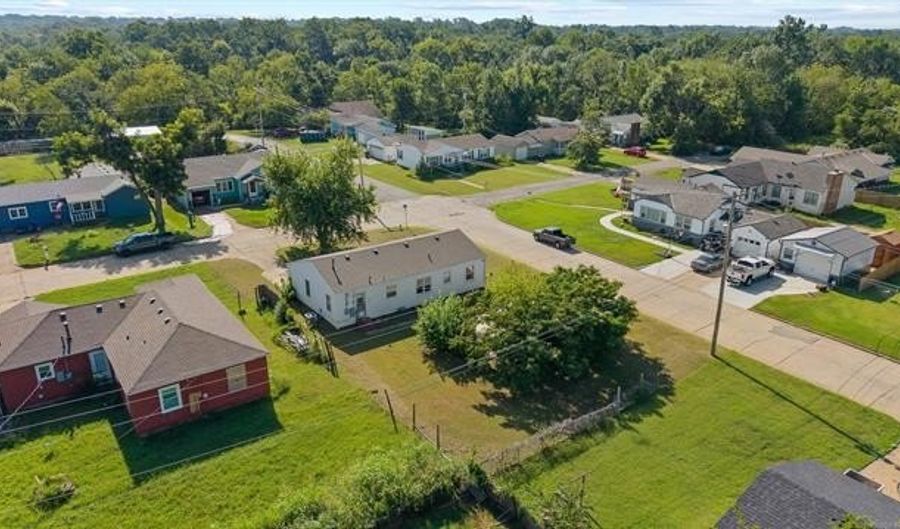 2261 SE Osage Ave, Bartlesville, OK 74003 - 3 Beds, 1 Bath