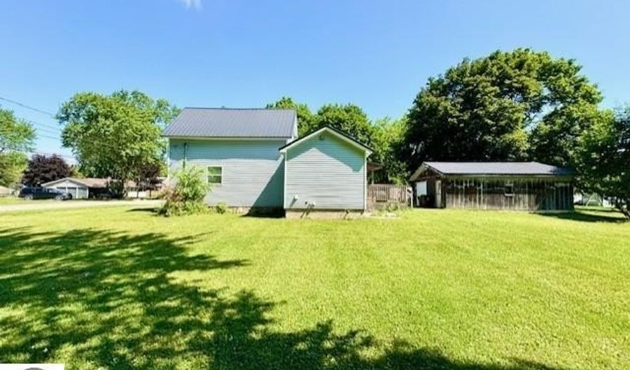 219 Grafton Ave, Alma, MI 48801 - 2 Beds, 1 Bath