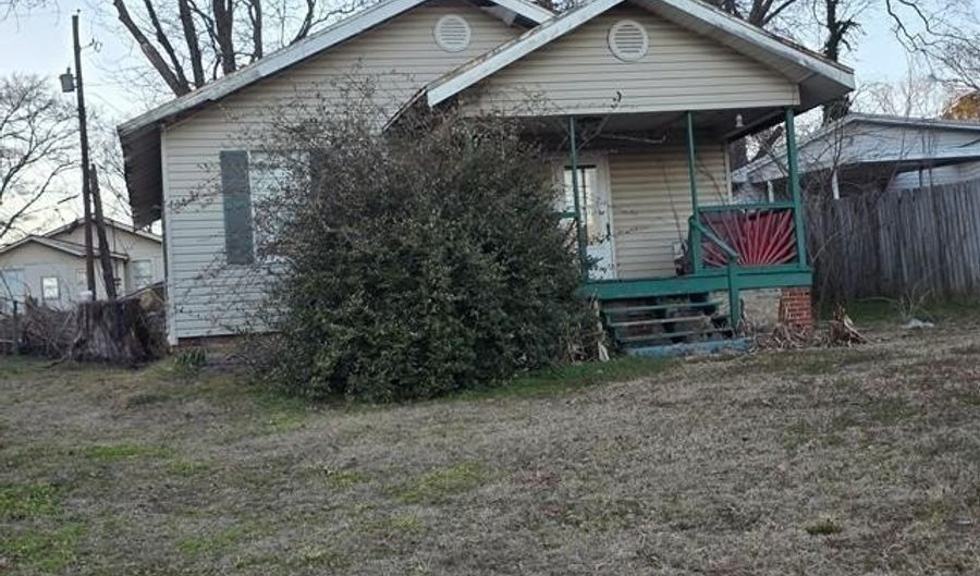 209 BAYVIEW Dr, Adamsville, AL 35005 - 2 Beds, 1 Bath