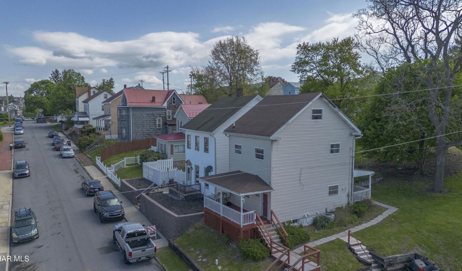 2025 2nd Ave, Altoona, PA 16602 - 3 Beds, 1 Bath
