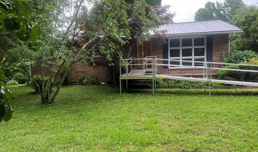 6515 Brown Ridge Rd, Baxter, TN 38544 - 3 Beds, 1 Bath