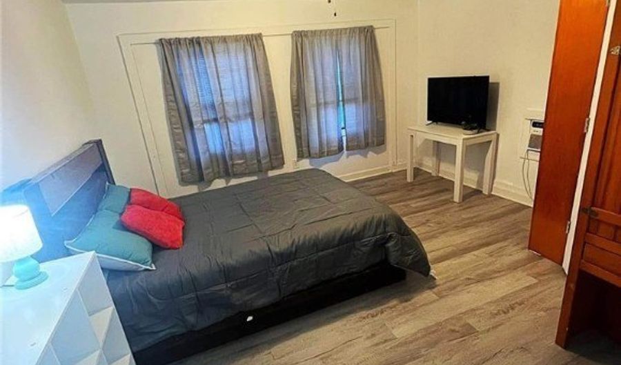 1377 Oak Park Dr, Aransas Pass, TX 78336 - 1 Beds, 1 Bath
