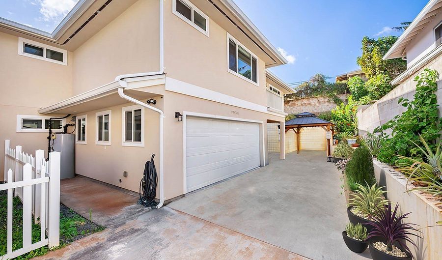99-530 Halawa Hts Rd A, Aiea, HI 96701 - 5 Beds, 3 Bath