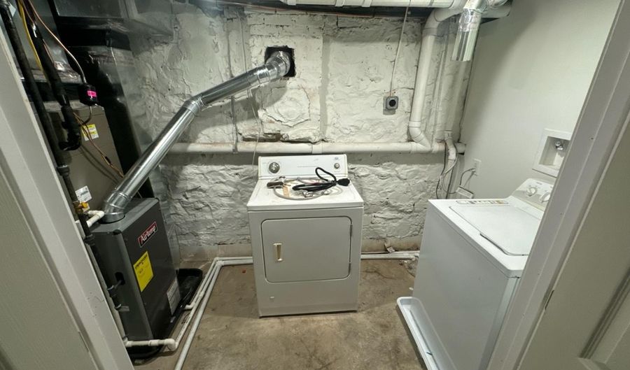 2142 PENROSE Ave, Baltimore, MD 21223 - 2 Beds, 3 Bath