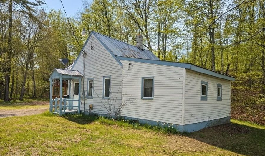 372 River Rd, Avon, ME 04966 - 2 Beds, 1 Bath