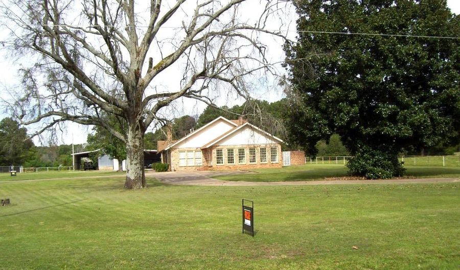 1249 9th St, Ashdown, AR 71822 - 3 Beds, 3 Bath