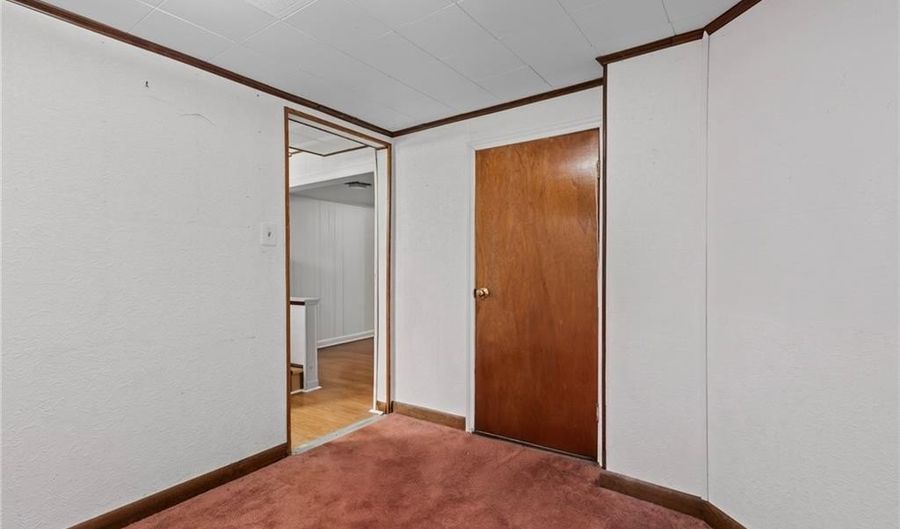 963 Hartford Ave, Johnston, RI 02919 - 3 Beds, 2 Bath
