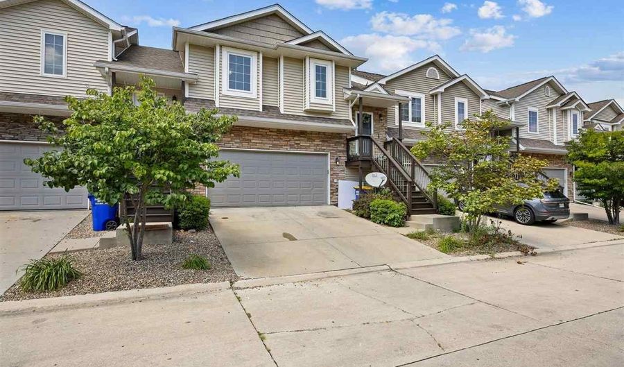 1050 Twilight Dr, North Liberty, IA 52317 - 4 Beds, 2 Bath