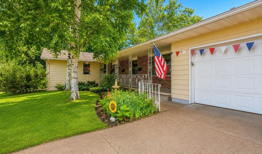 332 S Street W, Amery, WI 54001 - 5 Beds, 4 Bath