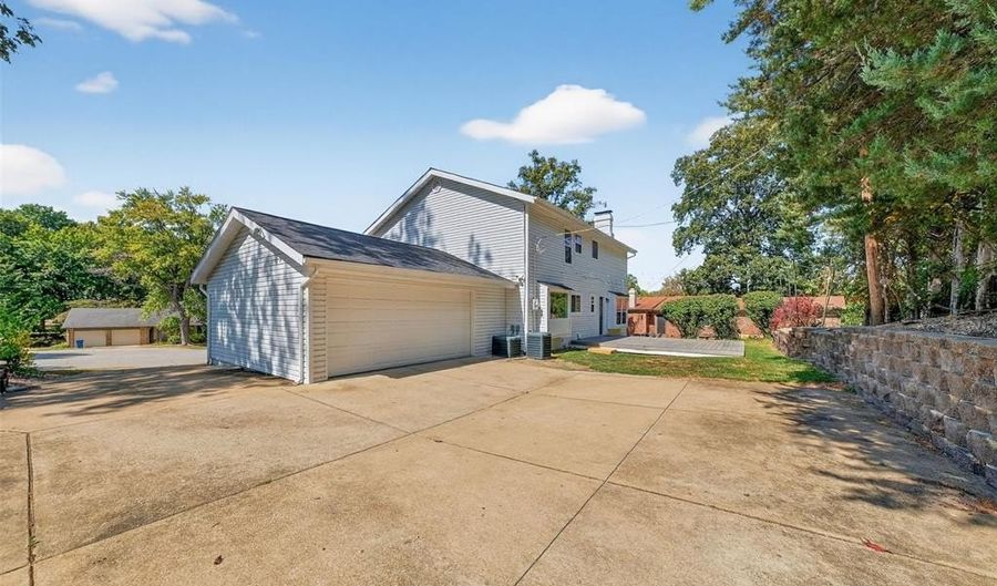 107 Falmouth Dr, Ballwin, MO 63011 - 4 Beds, 4 Bath