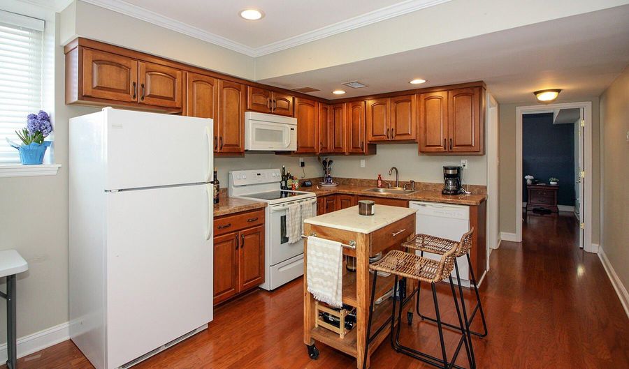 15 Garfield Ave 102, Avon By The Sea, NJ 07717 - 1 Beds, 1 Bath