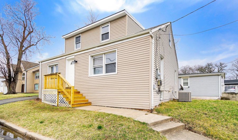 271 Barbara Pl, Aberdeen, NJ 07747 - 3 Beds, 2 Bath